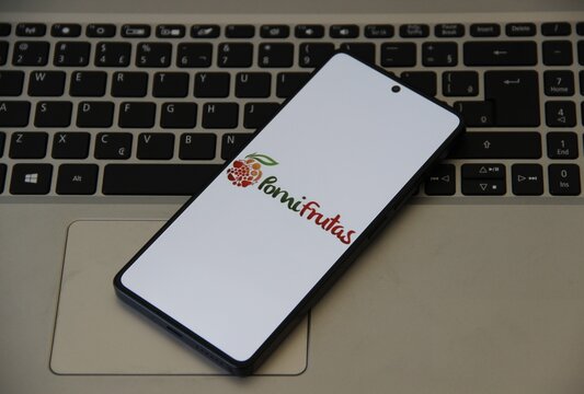 Pomi Frutas - Renar Ma&ccedil;&atilde;s S.A. - Empresa brasileira com sede em Fraiburgo, focada no cultivo, produ&ccedil;&atilde;o e comercializa&ccedil;&atilde;o de ma&ccedil;&atilde;s frescas e processadas. 