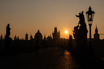 Obraz premium charles Bridge in Prague Czech Republic at sunrise with historic statues