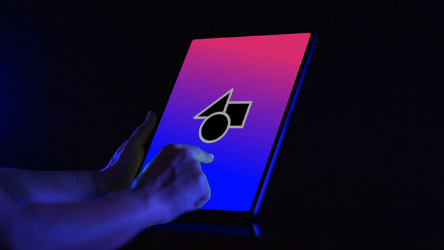 Tablet Dark Mockup 7 Scroll Color &ndash; Realistic Black Tablet Screen Animation, Dark Mode Device Presentation for Website, App UI UX and Digital Branding