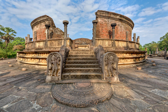 Exploring Vatadage temple in Polonnaruwa, a historical site from the 12th century in Sri Lanka