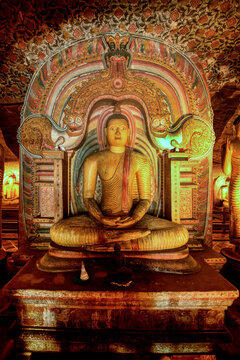 Buddha statues and murals in Dambulla Cave Temple showcase rich history of spiritual art