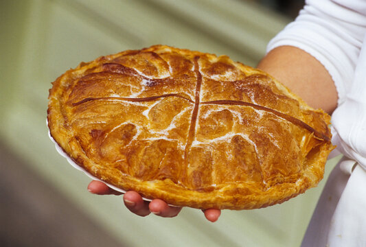 Martine Crespo holds a sweet croustade in Saint-Girons, showcasing culinary tradition from the Occitanie region of France