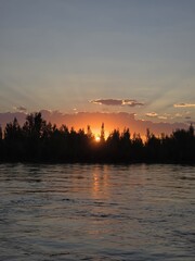 Fototapeta premium Atardecer sobre el río