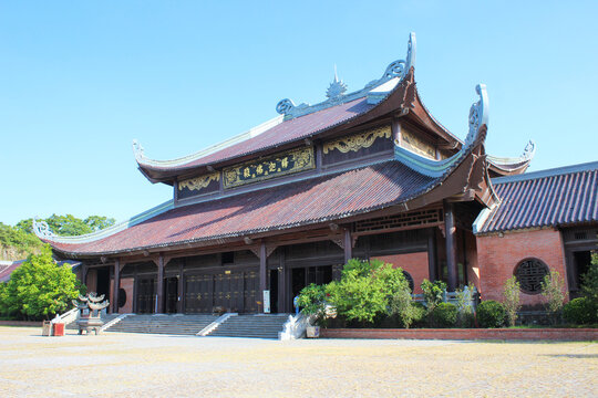 h&atilde;y c&ugrave;ng t&ocirc;i đi dạo v&agrave; tham quan những cảnh đẹp tại việt nam