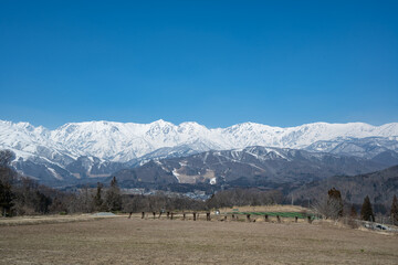 北アルプスの山並み　長野県白馬村 © RATM