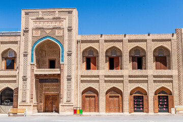 Obraz premium Exterior view of the historic Po-I-Kalan Mosque in the city center of Bukhara.