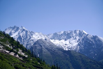 Fototapeta premium snow coverd mountain landscape in the himalayas