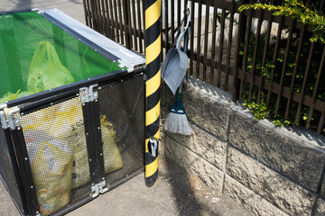 町の一角のゴミ捨て場 © ookinate23