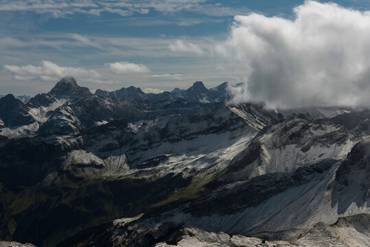 Blick vom Nebelhorn auf die Alpen 