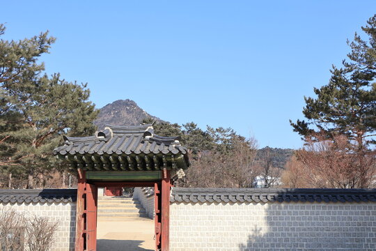 Gyeongbokgung Palace on a sunny day