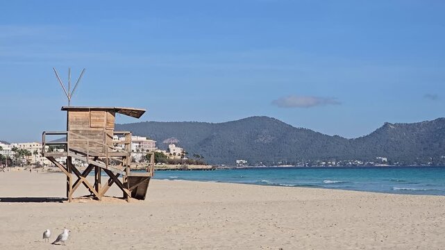 Lifeguard tower in an empty bech