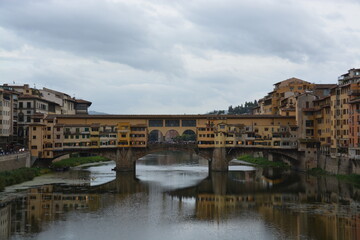 Fototapeta premium イタリア フィレンツェのヴェッキオ橋（ポンテ・ヴェッキオ）
