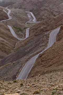 Zig-zag of hairpin curves on the N9 road along the Tizi n'Tichka pass across the High Atlas mountains, on the Marrakech-Ouarzazate route. Morocco-251