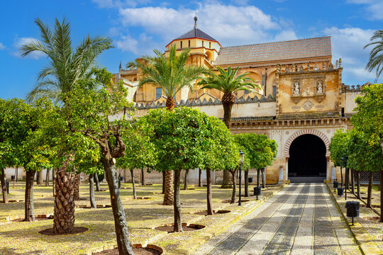 Innenhof der Mezquita Kathetrale in Cordoba, Spanien