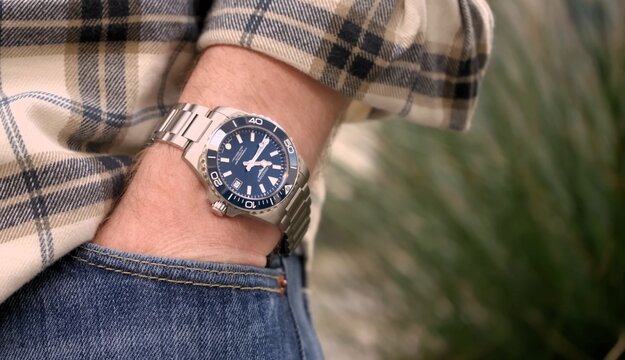Longines Hydroconquest, luxury, Swiss watch, wristwatch.