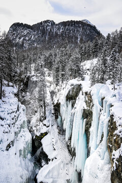 Pontresina, Berninabach, Ova da Bernina, Val Bernina, Wintersport, Eisklettern, Eis, Eiswand, Engadin, Graub&uuml;nden, Alpen, Winter, Winterlandschaft, Schneedecke, Gefahr, Schweiz