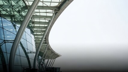 Obraz premium Modern glass building with metal structure