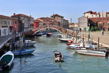 Fototapeta premium Ponte San Donato (San Donato Bridge) over Canale di San Donato (San Donato Canal) viewed from Ponte San Martino (San Martino Bridge) in Murano, Italy