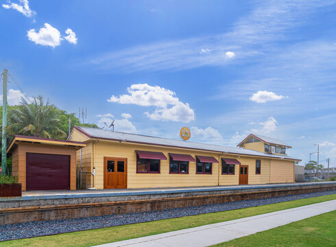 Railway Friendly Bar, Johnston St, Byron Bay, New South Wales, Australia. Heritage building next to the abandoned railway and the bus station.
