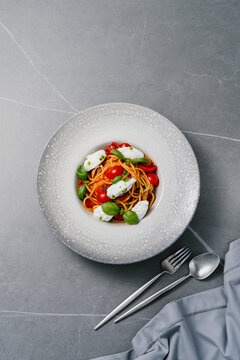 Spaghetti with cherry tomato, burrata and basil topping