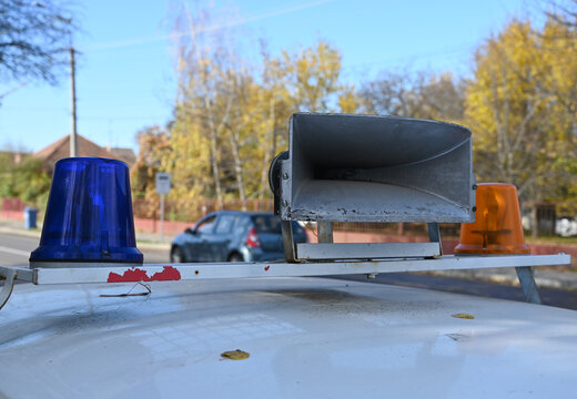 Emergency Vehicle Roof with Siren and Warning Lights