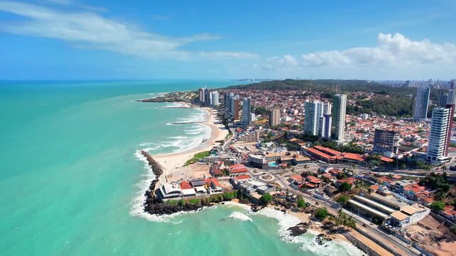 Litoral da Cidade de Natal no estado do Tio Grande do norte visto de cima com drone 4k