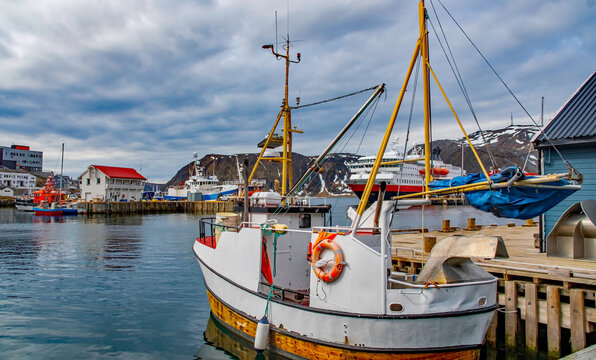 Norwegen Nordkap  Fischesboote  Honningsv&aring;g ist eine Stadt in der norwegischen Kommune Nordkapp in der Provinz Finnmark.