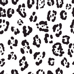 Black and white animal leopard print seamless pattern © Frogella.stock