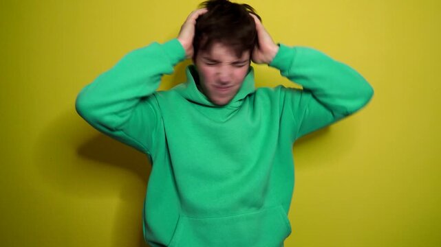 A man swears and argues with his interlocutor