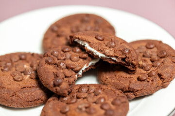 Fototapeta premium Close-Up of Creamy Chocolate Chip Cookie