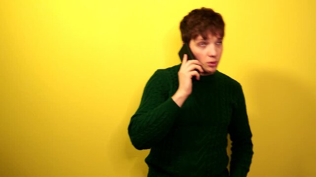 A man swears and argues with his interlocutor