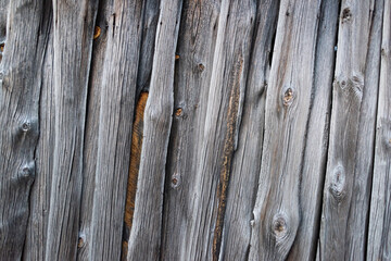 Naklejka premium Old wooden hut with beautiful wooden beams in the mountains, close up.