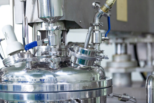 Stainless steel chemical reactor and processing equipment in industrial plant