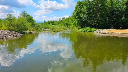 Rzeka w słoneczny dzień © Asnyko
