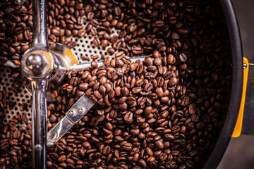Obraz premium A high-precision industrial heating element and nozzle assembly for coffee roasting machines, featuring a digital sensor and red mounting hardware.
