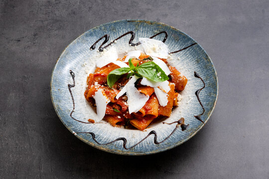Rigatoni alla norma sp&eacute;cialit&eacute; Italienne