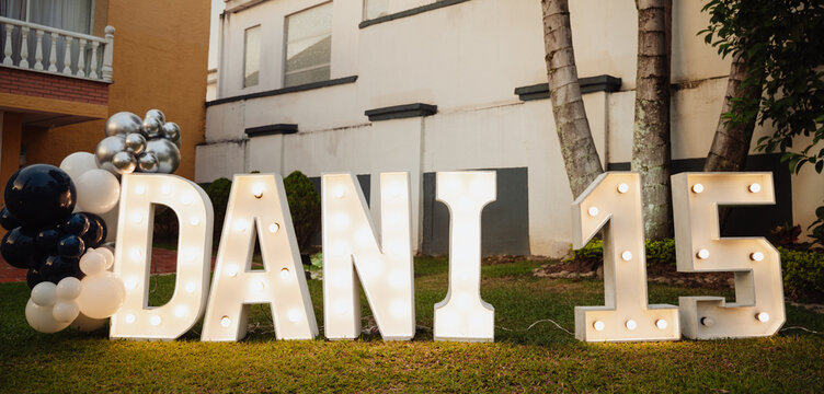 Neon sign with the name Dani and the number 15