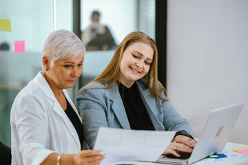 Obraz premium Business team analyzing data and marketing strategy in modern office, brainstorming ideas for project success using laptops and charts, teamwork collaboration for corporate growth