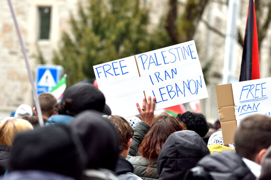 March 28, 2026, Zurich: Demonstrators protest against the US war in Palestine, Lebanon and Iran in Zurich.