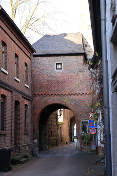 Blick in die Altstadt von Zons am Rhein	