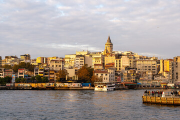 Fototapeta premium Galata Tower and Waterfront Skyline in Istanbul, Turkey