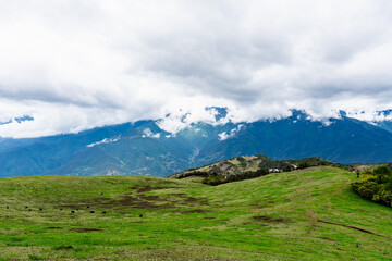 Fototapeta premium Alpine lake and mountain scenery along the Ganheba hiking route in China