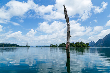 Lakeside view at Cheow Lan Lake in Khao Sok National Park © Mati