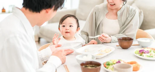 Fotobehang Kruidenier Mothers and fathers feeding their babies solid food and meals at the dinner table (childcare/parenting)  © buritora
