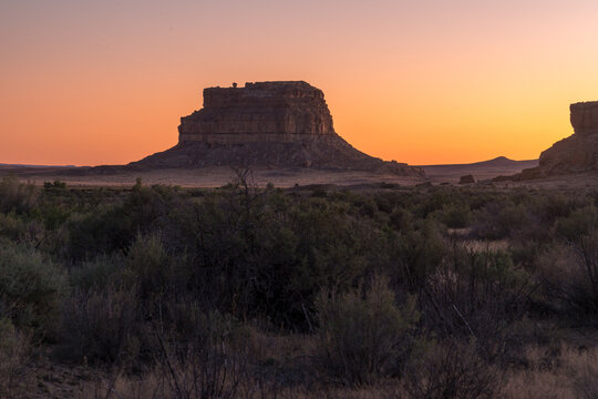 USA, New Mexico, Chaco Canyon.  Fajada Butte, rises 135 meters (443 feet) above the canyon floor, and marks the entrance to the National Park