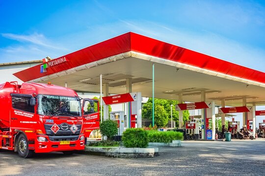 Pertamina filling station is an Indonesian facility that sells fuel and engine lubricants for motor vehicles on April 6, 2026 in Bogor, Indonesia