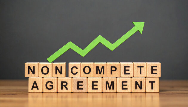 Holzklötze bilden das Wort "Non-Compete Agreement ", mit einem steigenden grünen Pfeil.