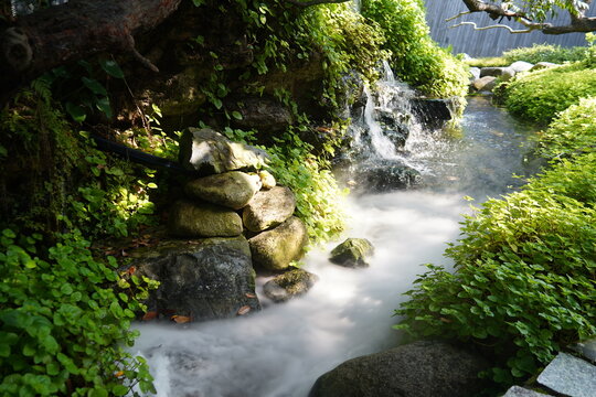 Creative Garden Landscaping Ideas with Water Feature


