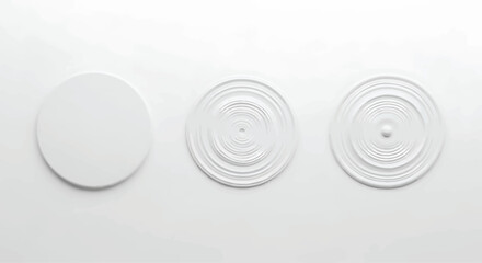 Obraz premium White Circular Objects with Concentric Rings on Plain Background