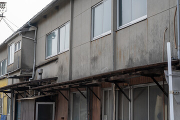 日本の岡山県倉敷市児島の古くてとても美しい建物 © 仁 藤原